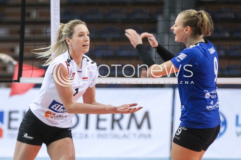  11.01.2018 RZESZOW POLAND<br />SIATKOWKA LIGA MISTRZYN <br />2018 CEV VOLLEYBALL CHAMPIONS LEAGUE - WOMEN <br />MECZ DEVELOPRES SKYRES RZESZOW - CSM VOLEI ALBA BLAJ <br />N/Z HELENE ROUSSEAUX AGATA SAWICKA RADOSC EMOCJE SYLWETKA <br /> 