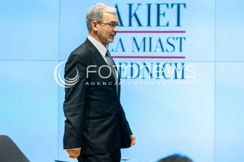  11.01.2018 WARSZAWA GPW<br />PODPISANIE UMOW INWESTYCYJNYCH PFR Z SAMORZADAMI<br />N/Z MINISTER INWESTYCJI I ROZWOJU JERZY KWIECINSKI<br /> 