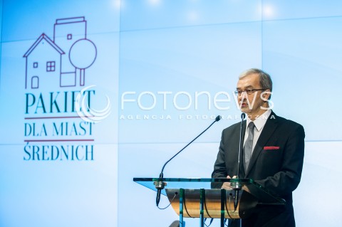  11.01.2018 WARSZAWA GPW<br />PODPISANIE UMOW INWESTYCYJNYCH PFR Z SAMORZADAMI<br />N/Z MINISTER INWESTYCJI I ROZWOJU JERZY KWIECINSKI<br /> 