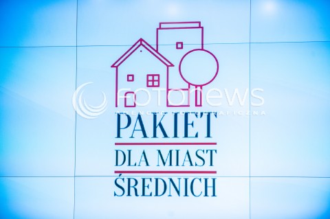  11.01.2018 WARSZAWA GPW<br />PODPISANIE UMOW INWESTYCYJNYCH PFR Z SAMORZADAMI<br />N/Z NAPIS PAKIET DLA MIAST SREDNICH<br /> 