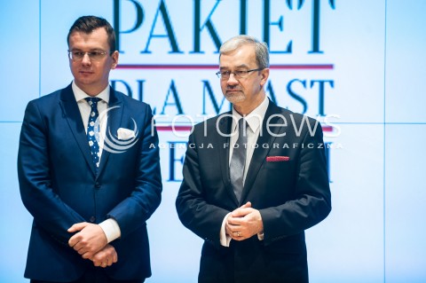  11.01.2018 WARSZAWA GPW<br />PODPISANIE UMOW INWESTYCYJNYCH PFR Z SAMORZADAMI<br />N/Z ADAM HAMRYSZCZAK JERZY KWIECINSKI<br /> 