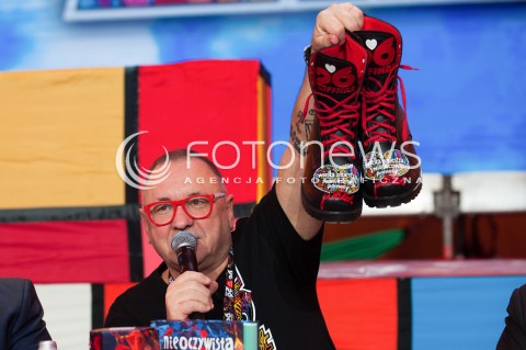  12.01.2018 WARSZAWA<br />KONFERENCJA PRZED 26 FINALEM WOSP<br />N/Z JUREK JERZY OWSIAK PREZENTUJE SWOJE BUTY NA FINAL WOSP<br /> 