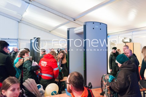  14.01.2018 WARSZAWA <br />26 FINAL WIELKIEJ ORKIESTRY SWIATECZNEJ POMOCY<br />N/Z KONTROLA BEZPIECZENSTWA WEJSCIE DO STUDIA WOSP<br /> 