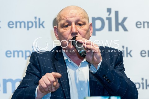  17.01.2018 WARSZAWA EMPIK<br />PROMOCJA KSIAZKI KRZYSZTOFA JACKOWSKIEGO JASNOWIDZ NA POLICYJNYM ETACIE<br />N/Z KRZYSZTOF JACKOWSKI<br /> 