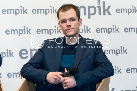  17.01.2018 WARSZAWA EMPIK<br />PROMOCJA KSIAZKI KRZYSZTOFA JACKOWSKIEGO JASNOWIDZ NA POLICYJNYM ETACIE<br />N/Z KRZYSZTOF JANOSZKA<br /> 