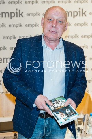  17.01.2018 WARSZAWA EMPIK<br />PROMOCJA KSIAZKI KRZYSZTOFA JACKOWSKIEGO JASNOWIDZ NA POLICYJNYM ETACIE<br />N/Z KRZYSZTOF JACKOWSKI<br /> 