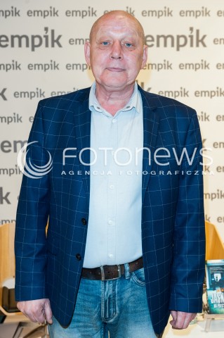  17.01.2018 WARSZAWA EMPIK<br />PROMOCJA KSIAZKI KRZYSZTOFA JACKOWSKIEGO JASNOWIDZ NA POLICYJNYM ETACIE<br />N/Z KRZYSZTOF JACKOWSKI<br /> 