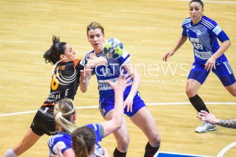  24.01.2017 GDYNIA<br />PGNIG SUPERLIGA KOBIET W PILCE RECZNEJ<br />SEZON 2017/2018<br />MECZ GTPR GDYNIA - METRACO ZAGLEBIE LUBIN<br />N/Z KINGA GRZYB ALEKSANDRA ZYCH PATRICIA MATIELI MACHADO<br /> 