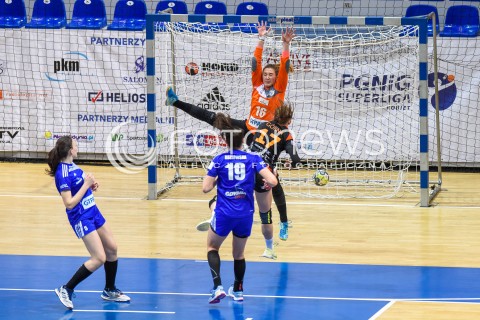  24.01.2017 GDYNIA<br />PGNIG SUPERLIGA KOBIET W PILCE RECZNEJ<br />SEZON 2017/2018<br />MECZ GTPR GDYNIA - METRACO ZAGLEBIE LUBIN<br />N/Z ADRIANNA GORNA WERONIKA KORDOWIECKA<br /> 