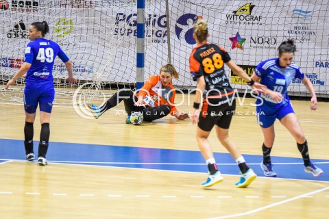  24.01.2017 GDYNIA<br />PGNIG SUPERLIGA KOBIET W PILCE RECZNEJ<br />SEZON 2017/2018<br />MECZ GTPR GDYNIA - METRACO ZAGLEBIE LUBIN<br />N/Z PATRICIA MATIELI MACHADO WERONIKA KORDOWIECKA<br /> 