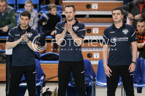  28.01.2018 RZESZOW <br />SIATKOWKA LIGA SIATKOWKI KOBIET LSK 2017/2018 WOMEN VOLLEYBALL POLAND POLISH LEAGUE <br />MECZ DEVELOPRES SKYRES RZESZOW - LEGIONOVIA LEGIONOWO <br />N/Z LORENZO MICELLI - I TRENER ( HEAD COACH ) DAWID PAWLIK MACIEJ DONAT SZTAB TRENERSKI LAWKA TRENERSKA <br /> 