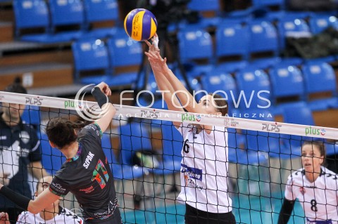  28.01.2018 RZESZOW <br />SIATKOWKA LIGA SIATKOWKI KOBIET LSK 2017/2018 WOMEN VOLLEYBALL POLAND POLISH LEAGUE <br />MECZ DEVELOPRES SKYRES RZESZOW - LEGIONOVIA LEGIONOWO <br />N/Z KATARZYNA ZABINSKA ALICJA GRABKA <br /> 