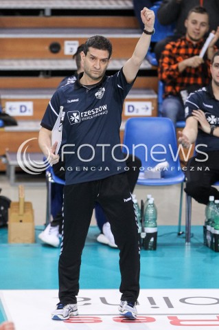  28.01.2018 RZESZOW <br />SIATKOWKA LIGA SIATKOWKI KOBIET LSK 2017/2018 WOMEN VOLLEYBALL POLAND POLISH LEAGUE <br />MECZ DEVELOPRES SKYRES RZESZOW - LEGIONOVIA LEGIONOWO <br />N/Z LORENZO MICELLI - I TRENER ( HEAD COACH ) SYLWETKA RADOSC EMOCJE <br /> 