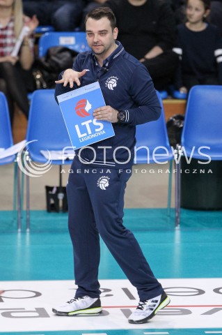  28.01.2018 RZESZOW <br />SIATKOWKA LIGA SIATKOWKI KOBIET LSK 2017/2018 WOMEN VOLLEYBALL POLAND POLISH LEAGUE <br />MECZ DEVELOPRES SKYRES RZESZOW - LEGIONOVIA LEGIONOWO <br />N/Z PIOTR OLENDEREK - I TRENER ( HEAD COACH ) SYLWETKA <br /> 