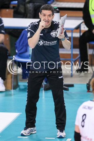  28.01.2018 RZESZOW <br />SIATKOWKA LIGA SIATKOWKI KOBIET LSK 2017/2018 WOMEN VOLLEYBALL POLAND POLISH LEAGUE <br />MECZ DEVELOPRES SKYRES RZESZOW - LEGIONOVIA LEGIONOWO <br />N/Z LORENZO MICELLI - I TRENER ( HEAD COACH ) SYLWETKA <br /> 