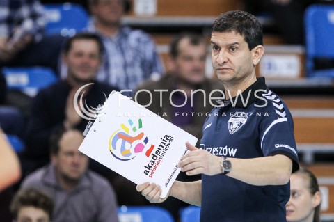  28.01.2018 RZESZOW <br />SIATKOWKA LIGA SIATKOWKI KOBIET LSK 2017/2018 WOMEN VOLLEYBALL POLAND POLISH LEAGUE <br />MECZ DEVELOPRES SKYRES RZESZOW - LEGIONOVIA LEGIONOWO <br />N/Z LORENZO MICELLI - I TRENER ( HEAD COACH ) SYLWETKA <br /> 