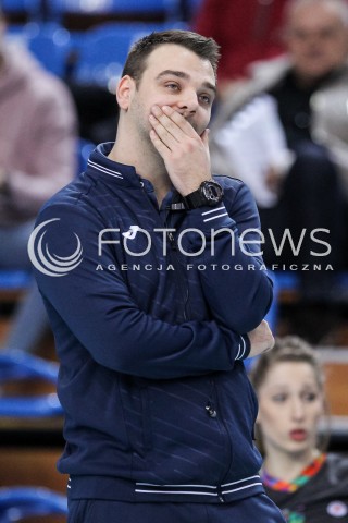  28.01.2018 RZESZOW <br />SIATKOWKA LIGA SIATKOWKI KOBIET LSK 2017/2018 WOMEN VOLLEYBALL POLAND POLISH LEAGUE <br />MECZ DEVELOPRES SKYRES RZESZOW - LEGIONOVIA LEGIONOWO <br />N/Z PIOTR OLENDEREK - I TRENER ( HEAD COACH ) SYLWETKA <br /> 