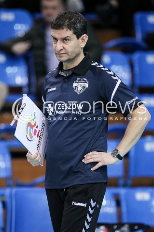  28.01.2018 RZESZOW <br />SIATKOWKA LIGA SIATKOWKI KOBIET LSK 2017/2018 WOMEN VOLLEYBALL POLAND POLISH LEAGUE <br />MECZ DEVELOPRES SKYRES RZESZOW - LEGIONOVIA LEGIONOWO <br />N/Z LORENZO MICELLI - I TRENER ( HEAD COACH ) SYLWETKA <br /> 