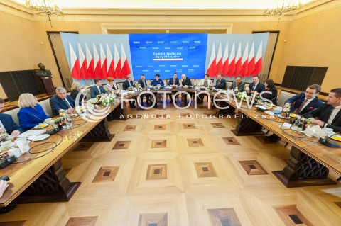  31.01.2018 WARSZAWA<br />INAUGURACYJNE POSIEDZENIE KOMITETU SPOLECZNEGO RADY MINISTROW<br />N/Z BEATA SZYDLO MATEUSZ MORAWIECKI SALA POSIEDZENIE WIDOK VIEW<br /> 