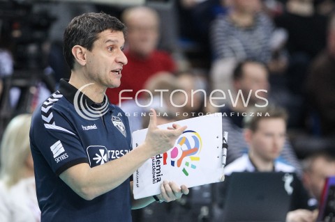  07.02.2018 RZESZOW POLAND<br />SIATKOWKA LIGA MISTRZYN <br />2018 CEV VOLLEYBALL CHAMPIONS LEAGUE - WOMEN <br />MECZ DEVELOPRES SKYRES RZESZOW - VOLERO ZURICH <br />N/Z LORENZO MICELLI - I TRENER ( HEAD COACH ) SYLWETKA <br /> 