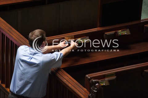  08.02.2018 WARSZAWA SEJM<br />POSIEDZENIE SEJMU<br />N/Z WYMIANA URZADZEN DO GLOSOWANIA W SALI POSIEDZEN<br /> 