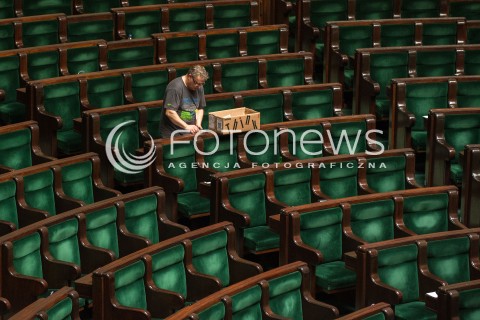 08.02.2018 WARSZAWA SEJM<br />POSIEDZENIE SEJMU<br />N/Z WYMIANA URZADZEN DO GLOSOWANIA W SALI POSIEDZEN<br /> 