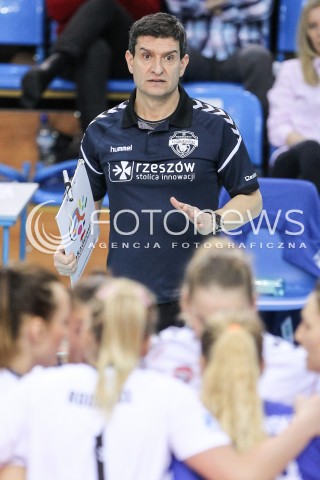  10.02.2018 RZESZOW <br />SIATKOWKA LIGA SIATKOWKI KOBIET LSK 2017/2018 WOMEN VOLLEYBALL POLAND POLISH LEAGUE <br />MECZ DEVELOPRES SKYRES RZESZOW - KSZO OSTROWIEC SWIETOKRZYSKI <br />N/Z LORENZO MICELLI - I TRENER ( HEAD COACH ) <br /> 