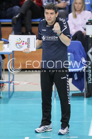  10.02.2018 RZESZOW <br />SIATKOWKA LIGA SIATKOWKI KOBIET LSK 2017/2018 WOMEN VOLLEYBALL POLAND POLISH LEAGUE <br />MECZ DEVELOPRES SKYRES RZESZOW - KSZO OSTROWIEC SWIETOKRZYSKI <br />N/Z LORENZO MICELLI - I TRENER ( HEAD COACH ) SYLWETKA <br /> 