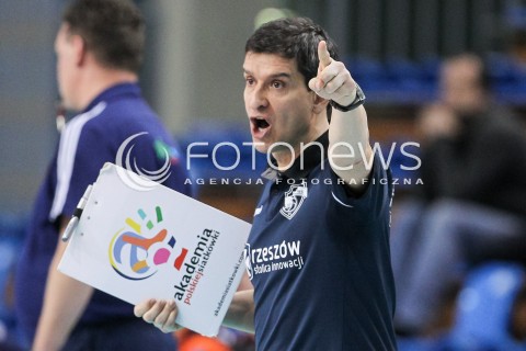  10.02.2018 RZESZOW <br />SIATKOWKA LIGA SIATKOWKI KOBIET LSK 2017/2018 WOMEN VOLLEYBALL POLAND POLISH LEAGUE <br />MECZ DEVELOPRES SKYRES RZESZOW - KSZO OSTROWIEC SWIETOKRZYSKI <br />N/Z LORENZO MICELLI - I TRENER ( HEAD COACH ) SYLWETKA <br /> 