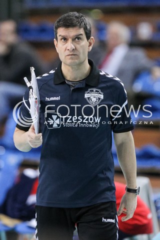  10.02.2018 RZESZOW <br />SIATKOWKA LIGA SIATKOWKI KOBIET LSK 2017/2018 WOMEN VOLLEYBALL POLAND POLISH LEAGUE <br />MECZ DEVELOPRES SKYRES RZESZOW - KSZO OSTROWIEC SWIETOKRZYSKI <br />N/Z LORENZO MICELLI - I TRENER ( HEAD COACH ) SYLWETKA <br /> 
