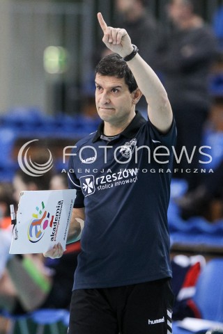 10.02.2018 RZESZOW <br />SIATKOWKA LIGA SIATKOWKI KOBIET LSK 2017/2018 WOMEN VOLLEYBALL POLAND POLISH LEAGUE <br />MECZ DEVELOPRES SKYRES RZESZOW - KSZO OSTROWIEC SWIETOKRZYSKI <br />N/Z LORENZO MICELLI - I TRENER ( HEAD COACH ) SYLWETKA RADOSC EMOCJE <br /> 