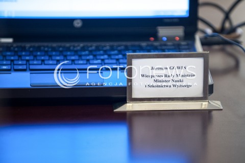  14.02.2018 WARSZAWA<br />POSIEDZENIE RADY MINISTROW<br />N/Z TABLICZKA JAROSLAW GOWIN WICEPREZES RADY MINISTROW<br /> 