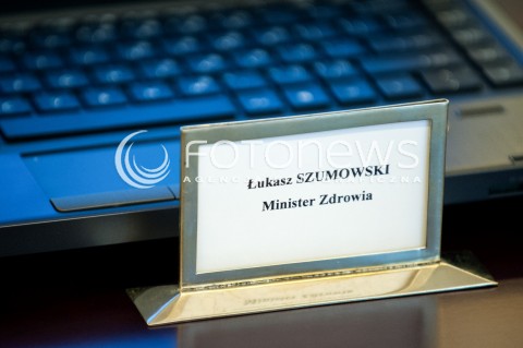  14.02.2018 WARSZAWA<br />POSIEDZENIE RADY MINISTROW<br />N/Z TABLICZKA LUKASZ SZUMOWSKI MINISTER ZDROWIA<br /> 