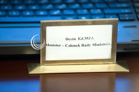  14.02.2018 WARSZAWA<br />POSIEDZENIE RADY MINISTROW<br />N/Z TABLICZKA BEATA KEMPA MINISTER CZLONEK RADY MINISTROW<br /> 