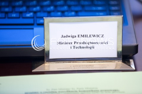  14.02.2018 WARSZAWA<br />POSIEDZENIE RADY MINISTROW<br />N/Z TABLICZKA JADWIGA EMILEWICZ MINISTER PRZEDSIEBIORCZOSCI I TECHNOLOGII<br /> 