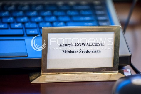  14.02.2018 WARSZAWA<br />POSIEDZENIE RADY MINISTROW<br />N/Z TABLICZKA HENRYK KOWALCZYK MINISTER SRODOWISKA<br /> 