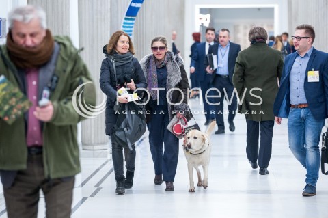  27.02.2018 WARSZAWA SEJM <br />POSIEDZENIE SEJMU<br />N/Z NIEWIDOMA PIES PRZEWODNIK W SEJMIE<br /> 