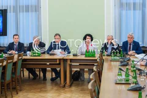  01.03.2018 WARSZAWA SEJM<br />POSIEDZENIE PARLAMENTARNEGO ZESPOLU DS REPARACJI WOJENNYCH <br />N/Z ARKADIUSZ MULARCZYK ANDRZEJ MELAK BARBARA DZIUK SLAWOMIR ZAWISLAK WALDEMAR BUDA<br /> 