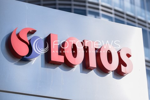  01.03.2018 GDANSK<br />KONFERENCJA PREZYDENTA GDANSKA PAWLA ADAMOWICZA I MARSZALKA WOJEWODZTWA POMORSKIEGO MIECZYSLAWA STRUKA W SPRAWIE LOTOSU<br />N/Z SIEDZIBA LOTOS BUDYNEK W GDANSKU LOGO WIDOK VIEW<br /> 