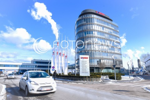  01.03.2018 GDANSK<br />KONFERENCJA PREZYDENTA GDANSKA PAWLA ADAMOWICZA I MARSZALKA WOJEWODZTWA POMORSKIEGO MIECZYSLAWA STRUKA W SPRAWIE LOTOSU<br />N/Z SIEDZIBA LOTOS BUDYNEK W GDANSKU LOGO WIDOK VIEW<br /> 