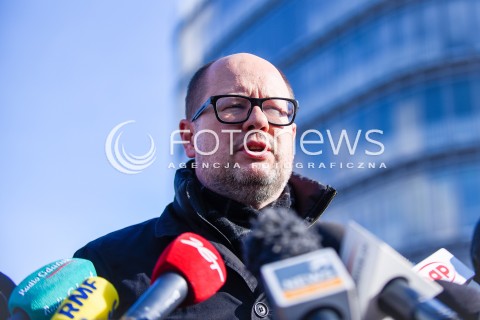  01.03.2018 GDANSK<br />KONFERENCJA PREZYDENTA GDANSKA PAWLA ADAMOWICZA I MARSZALKA WOJEWODZTWA POMORSKIEGO MIECZYSLAWA STRUKA W SPRAWIE LOTOSU<br />N/Z PAWEL ADAMOWICZ<br /> 