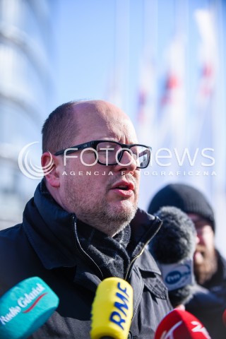  01.03.2018 GDANSK<br />KONFERENCJA PREZYDENTA GDANSKA PAWLA ADAMOWICZA I MARSZALKA WOJEWODZTWA POMORSKIEGO MIECZYSLAWA STRUKA W SPRAWIE LOTOSU<br />N/Z PAWEL ADAMOWICZ<br /> 