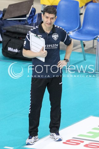  03.03.2018 RZESZOW <br />SIATKOWKA LIGA SIATKOWKI KOBIET LSK 2017/2018 WOMEN VOLLEYBALL POLAND POLISH LEAGUE <br />MECZ DEVELOPRES SKYRES RZESZOW - MKS DABROWA GORNICZA <br />N/Z LORENZO MICELLI - I TRENER ( HEAD COACH ) SYLWETKA <br /> 
