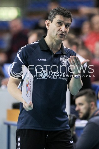  03.03.2018 RZESZOW <br />SIATKOWKA LIGA SIATKOWKI KOBIET LSK 2017/2018 WOMEN VOLLEYBALL POLAND POLISH LEAGUE <br />MECZ DEVELOPRES SKYRES RZESZOW - MKS DABROWA GORNICZA <br />N/Z LORENZO MICELLI - I TRENER ( HEAD COACH ) SYLWETKA <br /> 