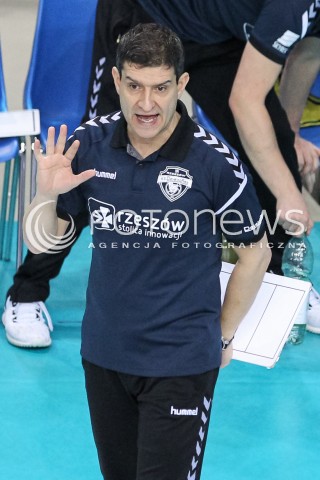 03.03.2018 RZESZOW <br />SIATKOWKA LIGA SIATKOWKI KOBIET LSK 2017/2018 WOMEN VOLLEYBALL POLAND POLISH LEAGUE <br />MECZ DEVELOPRES SKYRES RZESZOW - MKS DABROWA GORNICZA <br />N/Z LORENZO MICELLI - I TRENER ( HEAD COACH ) SYLWETKA <br /> 