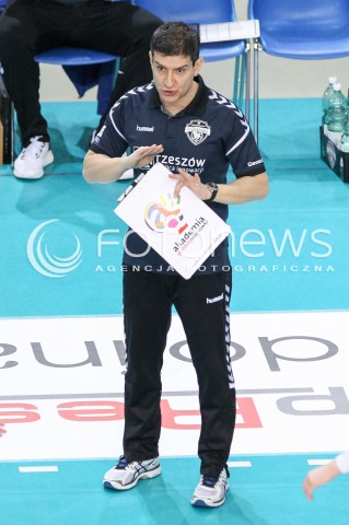  03.03.2018 RZESZOW <br />SIATKOWKA LIGA SIATKOWKI KOBIET LSK 2017/2018 WOMEN VOLLEYBALL POLAND POLISH LEAGUE <br />MECZ DEVELOPRES SKYRES RZESZOW - MKS DABROWA GORNICZA <br />N/Z LORENZO MICELLI - I TRENER ( HEAD COACH ) SYLWETKA <br /> 