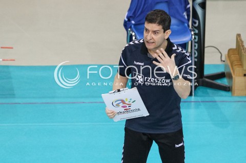  03.03.2018 RZESZOW <br />SIATKOWKA LIGA SIATKOWKI KOBIET LSK 2017/2018 WOMEN VOLLEYBALL POLAND POLISH LEAGUE <br />MECZ DEVELOPRES SKYRES RZESZOW - MKS DABROWA GORNICZA <br />N/Z LORENZO MICELLI - I TRENER ( HEAD COACH ) SYLWETKA <br /> 