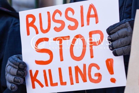  03.03.2018 GDANSK<br />MANIFESTACJA POD KONSULATEM ROSJI W GDANSKU PRZECIW LUDOBOJSTWU W SYRYJSKIEJ GHOUTA <br />N/Z TRANSPARENT RUSSIA STOP KILLING<br /> 