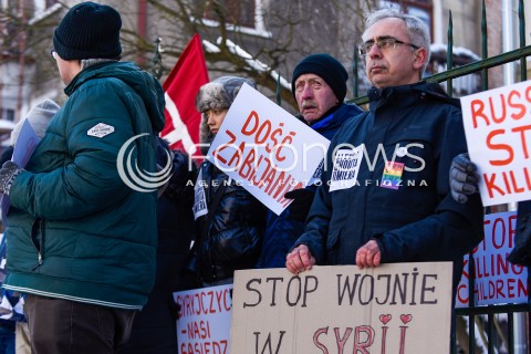  03.03.2018 GDANSK<br />MANIFESTACJA POD KONSULATEM ROSJI W GDANSKU PRZECIW LUDOBOJSTWU W SYRYJSKIEJ GHOUTA <br />N/Z MANIFESTANCI<br /> 