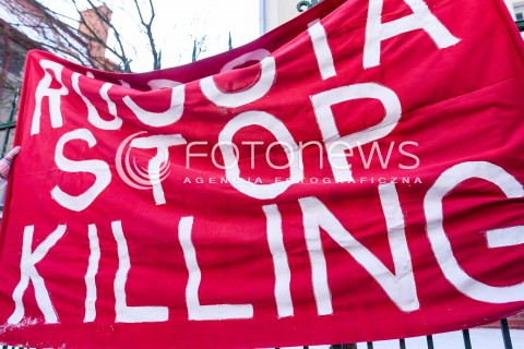  03.03.2018 GDANSK<br />MANIFESTACJA POD KONSULATEM ROSJI W GDANSKU PRZECIW LUDOBOJSTWU W SYRYJSKIEJ GHOUTA <br />N/Z TRANSPARENT RUSSIA STOP KILLING<br /> 